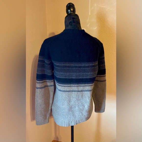 Banana Republic Women’s Sweater Size Medium - Picture 4 of 5